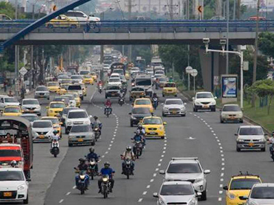 Motos vs Autos para reducir la contaminación